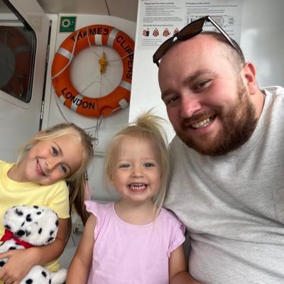 jamiegrubb21's profile picture. @Arsenal ♡ fan 🙌🏽 Non-League ▶️ Premier League - Father 👨‍👩‍👧‍👧 Amateur MMA Bettor 📈 💸 #MMATwitter