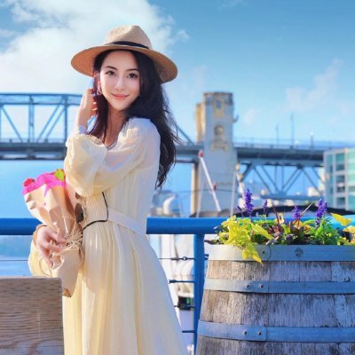 atgarduno's profile picture. Always on the road, chasing the wind and freedom. Occasionally stopping to record what I love in words.