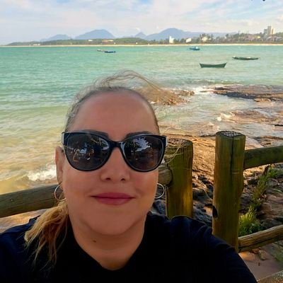 anjuvivissima's profile picture. Amo viver momentos e guardar lembranças que parecem simples demais para serem consideradas especiais (M.) 
Flamenguista ❤️🖤