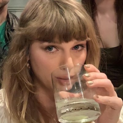 tswfteilish's profile picture. ✧･ﾟ: ✦ perita judicial & forense e graduanda em psicologia especializada em psicologia jurídica • falo aqui sobre livros, true crime e cultura pop 📁 ✦ :･ﾟ✧