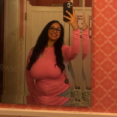 elaynajanae's profile picture. https://t.co/2I84WfmdCY