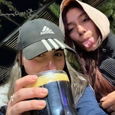 va4escampar's profile picture. Y si me muero quedarán mis rocanroles||🖤🤍