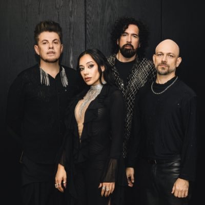 playalimbomusic's profile picture. Jorge en teclados y programación, Jass en la voz, Ángel en el bajo y coros y Servando en la batería. Contacto y contrataciones: contactoplayalimbo@gmail.com