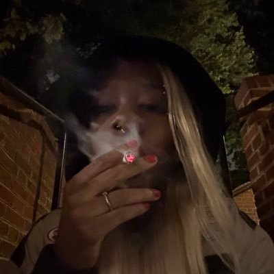 fckhowufeell's profile picture. the most Loved actually.