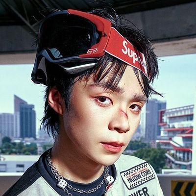 jigokusoiree's profile picture. I am solitary lights in an empty city | 💖💜💙 | (He/His) Bruxo, Aquileano, fã de mangá shounen e shoujo, BLeiro, e infelizmente lolzeiro.