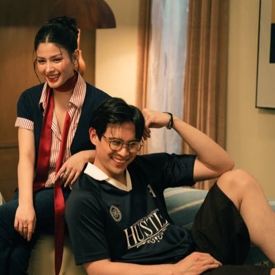 august_atira's profile picture. all for Rafael and Azriel 💛