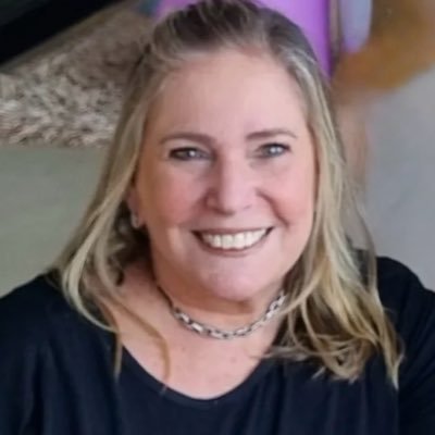 Helenova31's profile picture. “Entre a desonra e a guerra escolheram a desonra, e terão a guerra!” Churchill