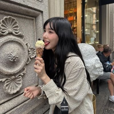 notjuliebee's profile picture. twts about #superjunior #snsd #exo #apink #seventeen #day6 #twice #jyj #sb19 #cupofjoe #bini #taylorswift #arianagrande #xg #dragraceph #motogp #bridgerton