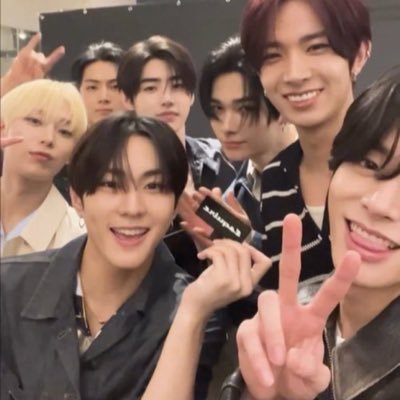 Yoonie_Kittykat's profile picture. 19🫔🦖