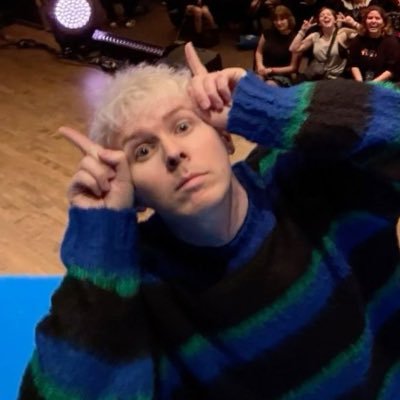 haebebitop's profile picture. i am everything and nothing at the same time (esp/eng)