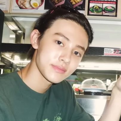 luckiarchivee's profile picture. life goes on, it gets so heavy