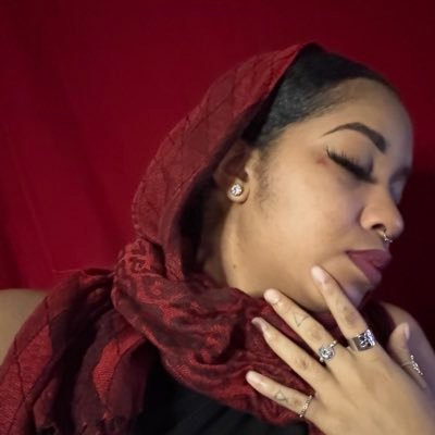 nickiyuno_147's profile picture. 🍒 art…. my heart yearns for more