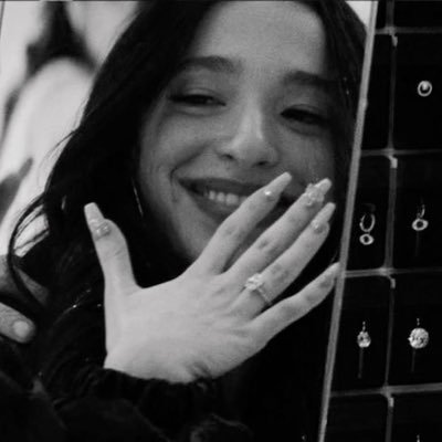 luvsxarii's profile picture. 