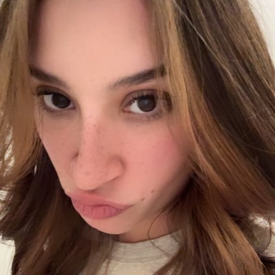 themarianamarts's profile picture. una mujer chiquita ✨