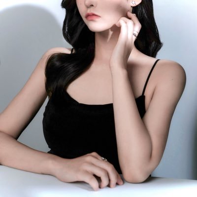 onatsunobiyou's profile picture. 肌をもっと綺麗にしたくて、使ってよかった物を正直レポ🕊️スキンケア好き:コスメも少しずつ増やし中💭     ブルベ冬/乾燥肌/顔エレガント・骨スト むーんず4期🌙