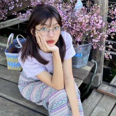 annieew4c's profile picture. Selling legit concert tickets! An honest and legitimate seller you can trust — smooth transfers and secure deals every time.