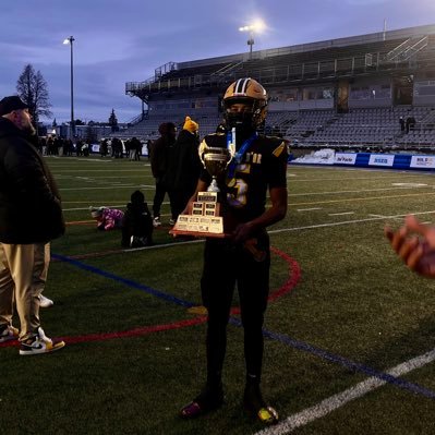 julesroc08's profile picture. 28🎓/ WR/CB /6’1- 180lbs /Number: 438-406-0134/ HS: Dalbé-Viau email:julesroc1@gmail.com / 2024-2025 2025-2026 provincial champion🥇/ IG: _jrthe5