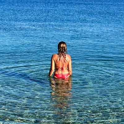 famov99's profile picture. 