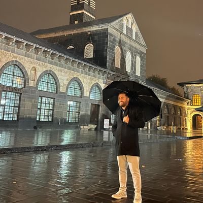 ruhmeclisi's profile picture. insan hep geç kalmaklarla meşhurdur. 

#kitap #şiir #edebiyat