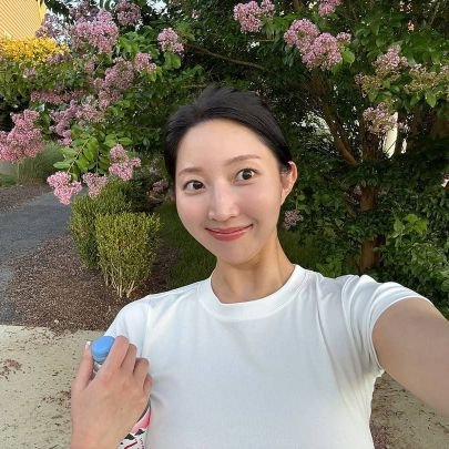 uli1072524's profile picture. 카카오톡 아이디는 

LNL2255