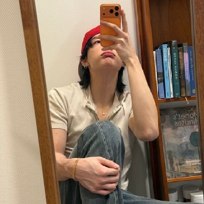 leowongirlieee's profile picture. book𝐬    𝐜ᥲts    &    ℋყᥙᥒjιn  ୧ ‧ ₊˚ ⋅