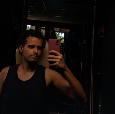 eusantosmarcos's profile picture. 