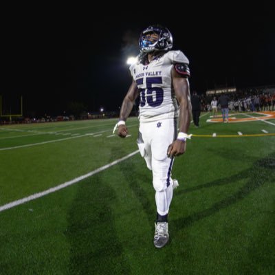 Jonasbanks23's profile picture. Amador valley high school (CA) || 26’🏈 || 5’11 225|| DL/OL/Rb/Ath|| 410 squat || 300 bench || 1.57 10 yard || ✉️ 1jonasbanks@gmail.com