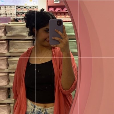 emailsicxntsend's profile picture. she/her. 21.