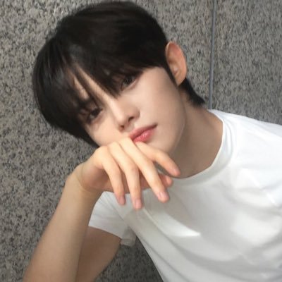 amoreedew's profile picture. รากหญ้าแต่กล้าใช้เงิน