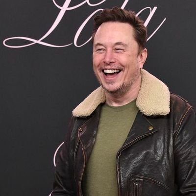 the_elonmusx's profile picture. 🚀| Spacex • CEO & CTO
🚔| Tesla • CEO and Product architect
🚄| Hyperloop • Founder
🧩| OpenAI • Co-founder