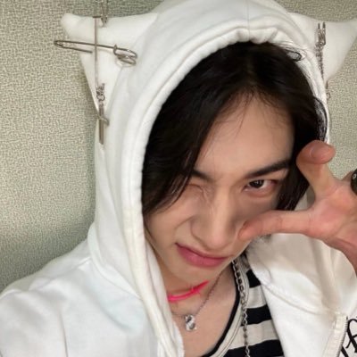 rarityluvs's profile picture. im gonna start actually tweeting prepare to hear every thought in my head | hf…🧸