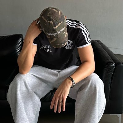 peclarianq's profile picture. Choosing growth over comfort ft mdni