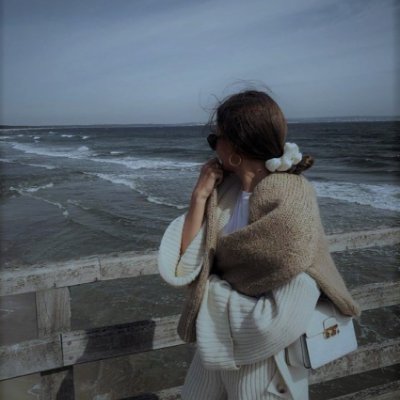 Orchid212X1's profile picture. 跡人のごと残夢を尽くす画をなぞり、夜静、意味含め語並す海の狩人。
海のみに拘わらず澄みわたる水さえあれば何処であれ生きていられる。綴り終えた32作をワイングラスに注ぎ床に散乱させる再生不可能な生と死が符号する玻璃片。