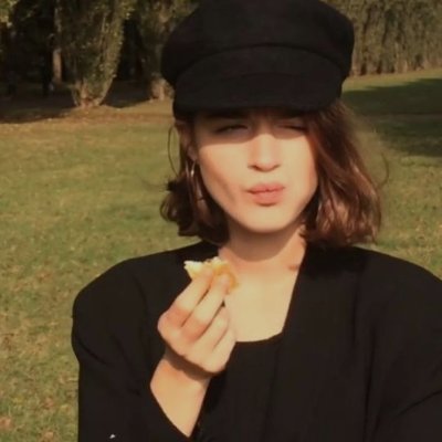 aviiplace's profile picture. 📖 44/50