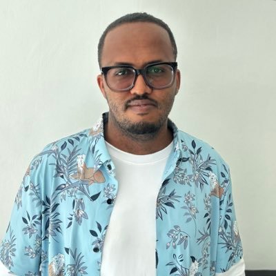 Ebyiman's profile picture. "ﻻ ﺗﺴﺄﻟﻮﻧﻲ ﻣﻦ ﺃﻧﺎ، ﻭﻻ ﺗﻄﻠﺒﻮﺍ ﻣﻨﻲ ﺃﻥ ﺃﺑﻘﻰ ﻋﻠﻰ ﺣﺎﻟﻲ ﻛﻤﺎ ﺃﻧﺎ".  —ميشيل فوكو