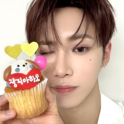 allyzip's profile picture. minorㅤㅤhomophobic DNI! ➷ㅤ 0.1ㅤfilmㅤ #아르노ㅤ  love     photographs,ㅤ 
#건우ㅤ  ㅤ  palettesㅤ♥︎    𝟤𝟧ㅤ·ㅤ𝟢𝟫  ㅤ ♡︎  ㅤ #ALD1  ot8.  사랑!