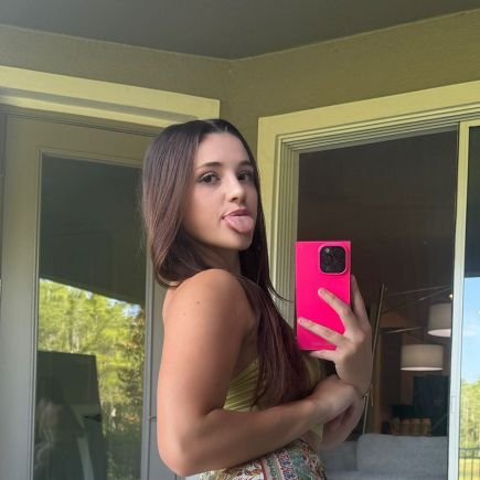 kimava230993's profile picture. 