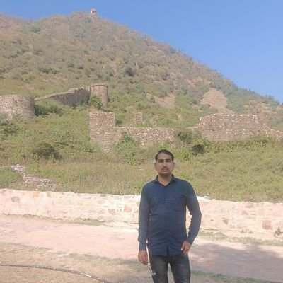 RMeena11031's profile picture. ..🍟🌶️हर लफ़्ज़ में मोहब्बत की रूह बसती है… ✨”