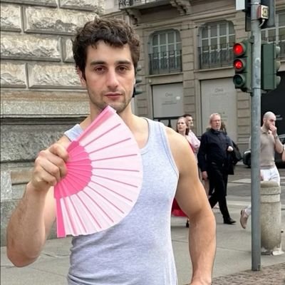 inweeknd_'s profile picture. 👾