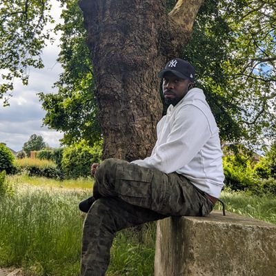 Efo_osa's profile picture. God's WEALTH #ProudlyBini #SoccerLover⚽ #BendelInsurance #ManUtd #RedArmy #TweetForFunIfYouCarryAmSeriousNaYouSabi😛