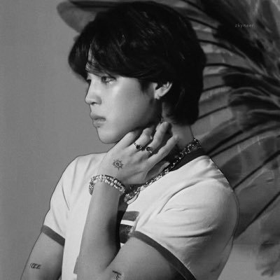 ssupthayy's profile picture. ✿. 「 想法. 」 in petals.