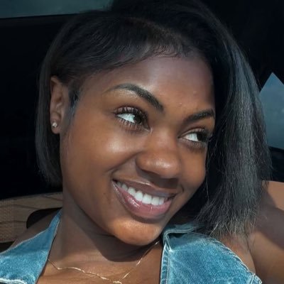 Lolamoreni84082's profile picture. 