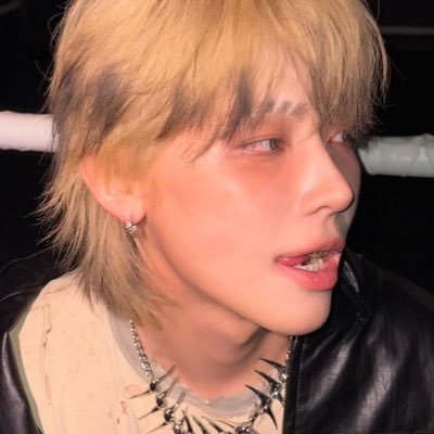 dreamrunmp3's profile picture. kelly (she/her; ‘93) ✨ &dream + girls ✨ gnawing on wiju’s ankles like a chew toy ✨ forever jonghyun 🌙