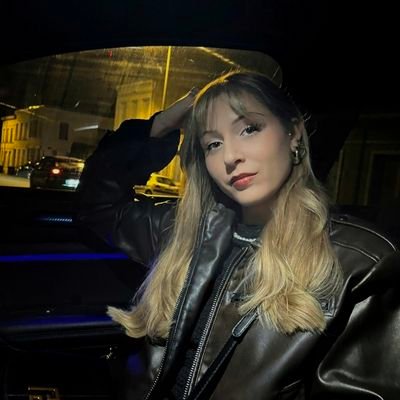 HelenaTeg's profile picture. The sun never sets ☀️