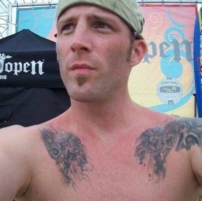 derekbigdick16's profile picture. 6 foot 2 covered in tattoos....worldwide dj..deephouse music...dancer...single, no kids, huge c0ck