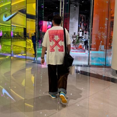 ASampedro29's profile picture. Born too late to explore the world, too soon to explore space, but just in time to post dank memes. Sneakers and technology aficionado.