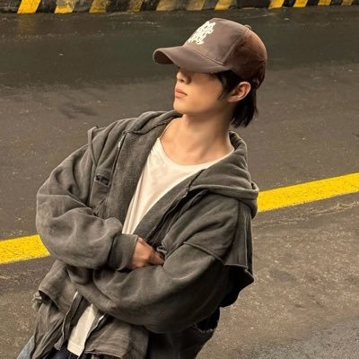lilgyuuu_'s profile picture. It's going to be all okay let's gain a little more strenght to make a happier tomorrow - cbg 🧸