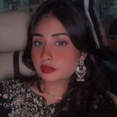 ufffencive's profile picture. Can barely do my eyeliner, let alone my life