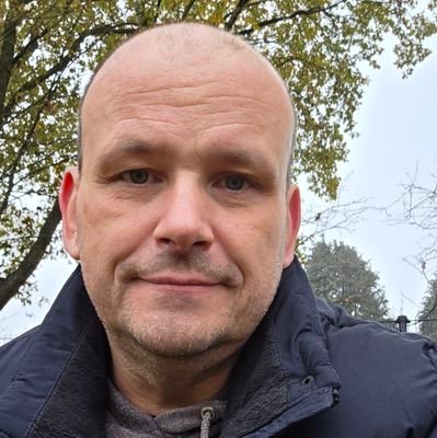 _Meneertje76_'s profile picture. voor de gezelligheid op X , soms tegen de grens van wel/niet gepast 😁😁
gehuwd met  @suus__je