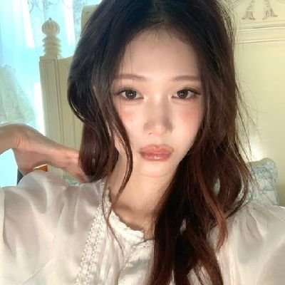 yvesheic's profile picture. backup account, 23